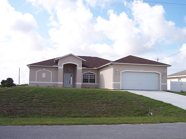 New 3 BED/2 BATH home in NW Cape Coral, Florida for sale